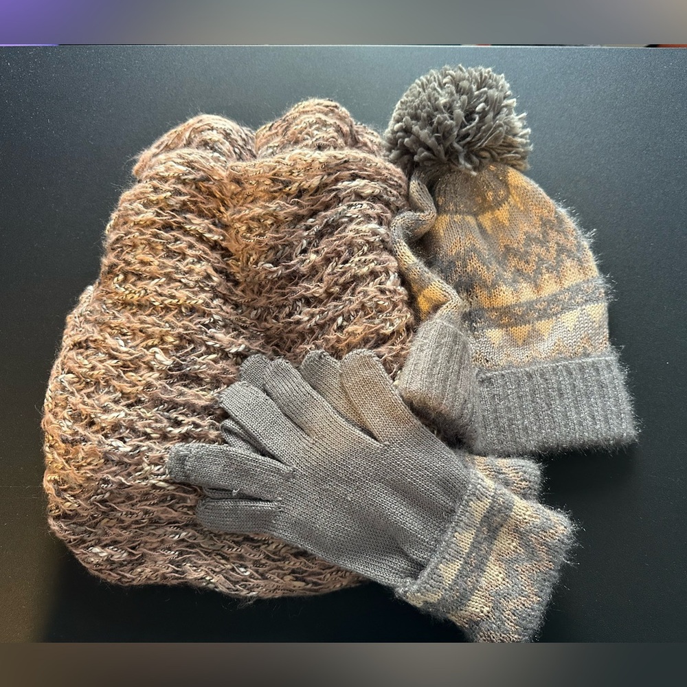 Amanda Blu, Hat, Gloves and Infinity Scarf Set, Pink and Gray, Gently Used